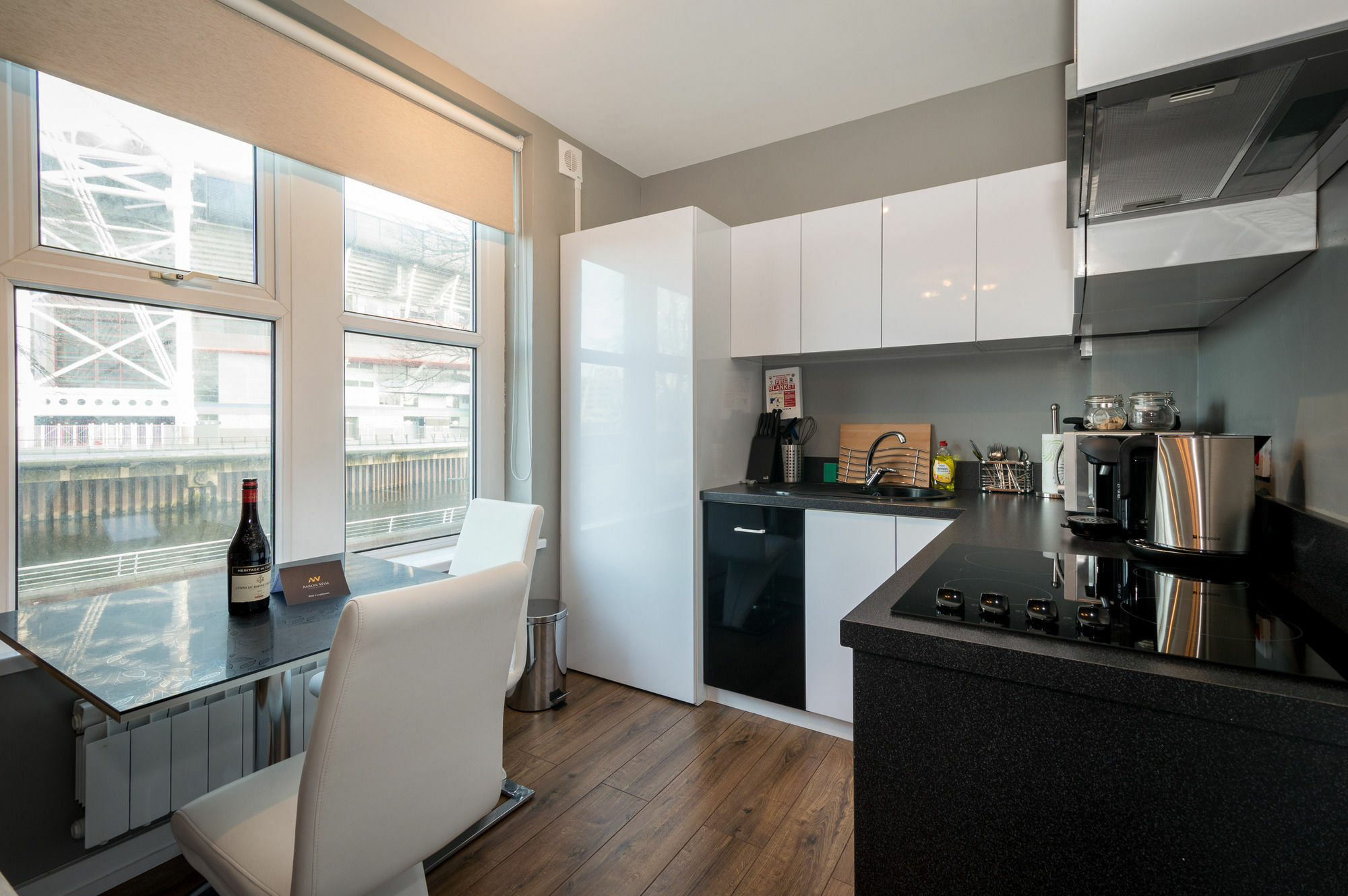 Aaron Wise Apartments Cardiff Buitenkant foto